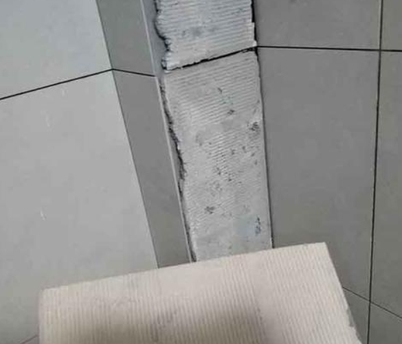 柘荣瓷砖空鼓维修公司分享下厨房瓷砖脱落的补救措施。